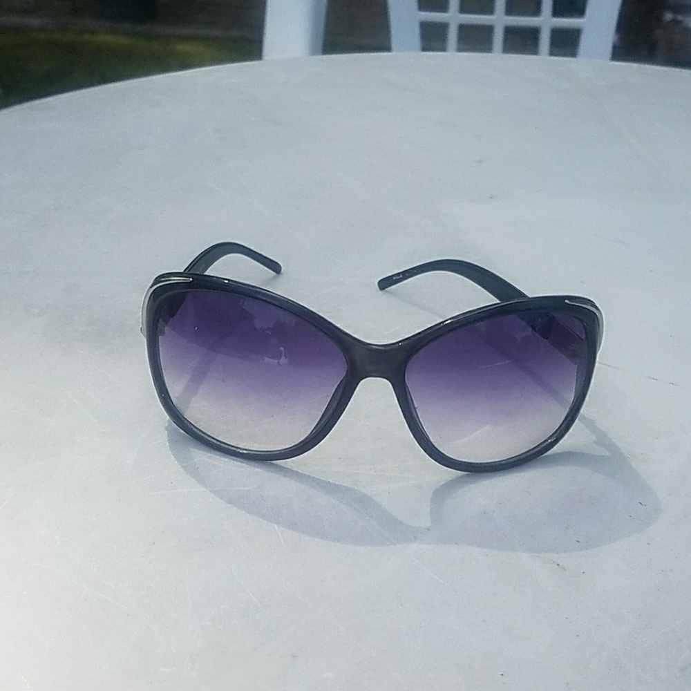 Black Sunglasses With Rhinestones